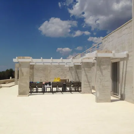 فيلة Pietra Pool Felline