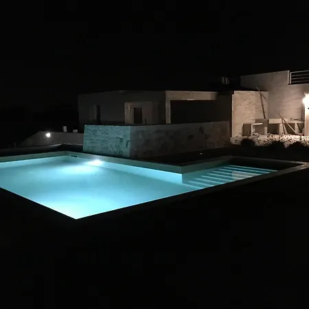 Pietra Pool فيلة *