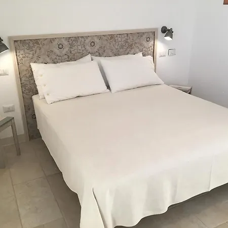 Pietra Pool فيلة Felline