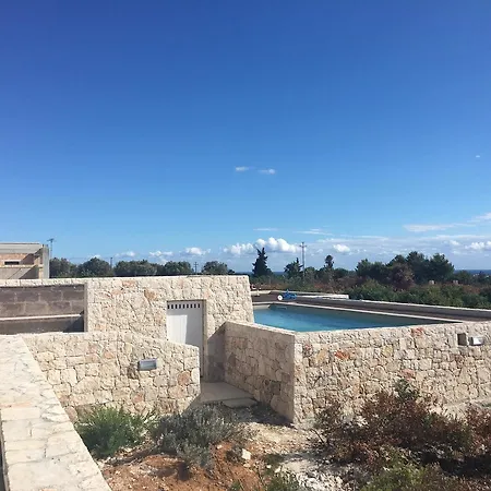 فيلة Pietra Pool Felline