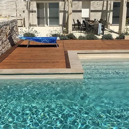Pietra Pool * Felline