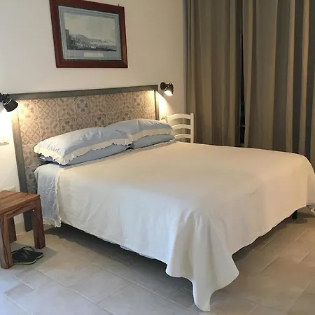 Pietra Pool Felline