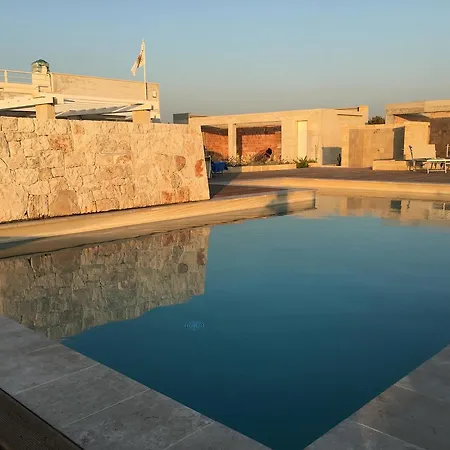 Pietra Pool * Felline