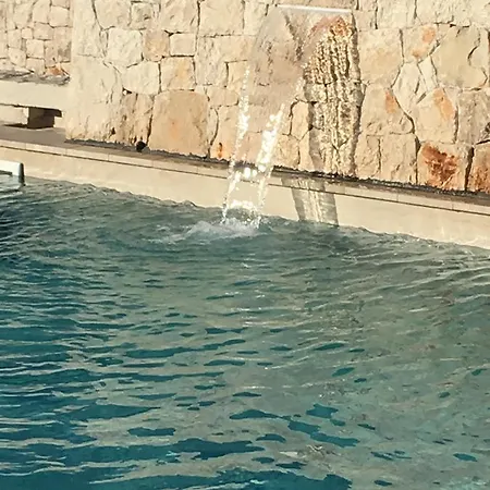 فيلة Pietra Pool Felline