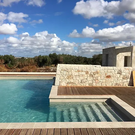 فيلة Pietra Pool