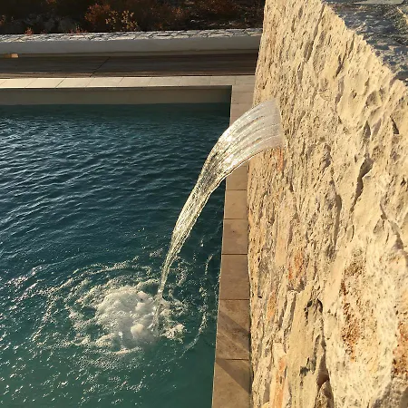 Pietra Pool فيلة Felline