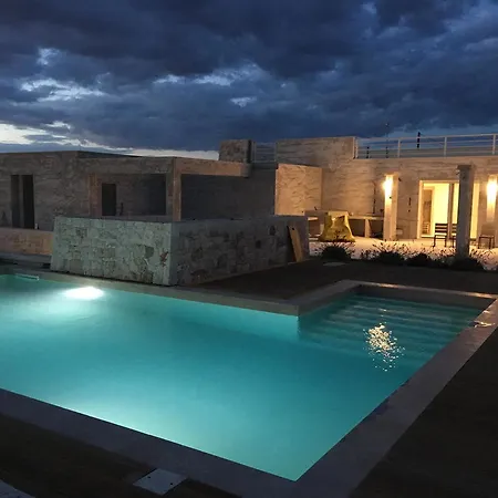 فيلة Pietra Pool Felline